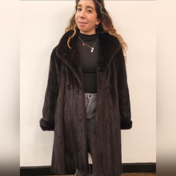 Vintage Ranch Mink Fur swing style coat. Fits size xs-med. Perfect condition - Picture 3 of 12